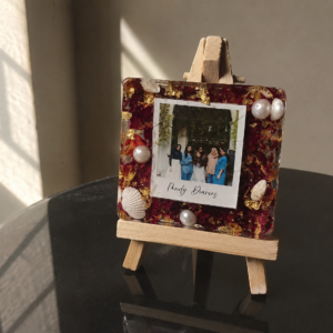 Square-shaped photoframe