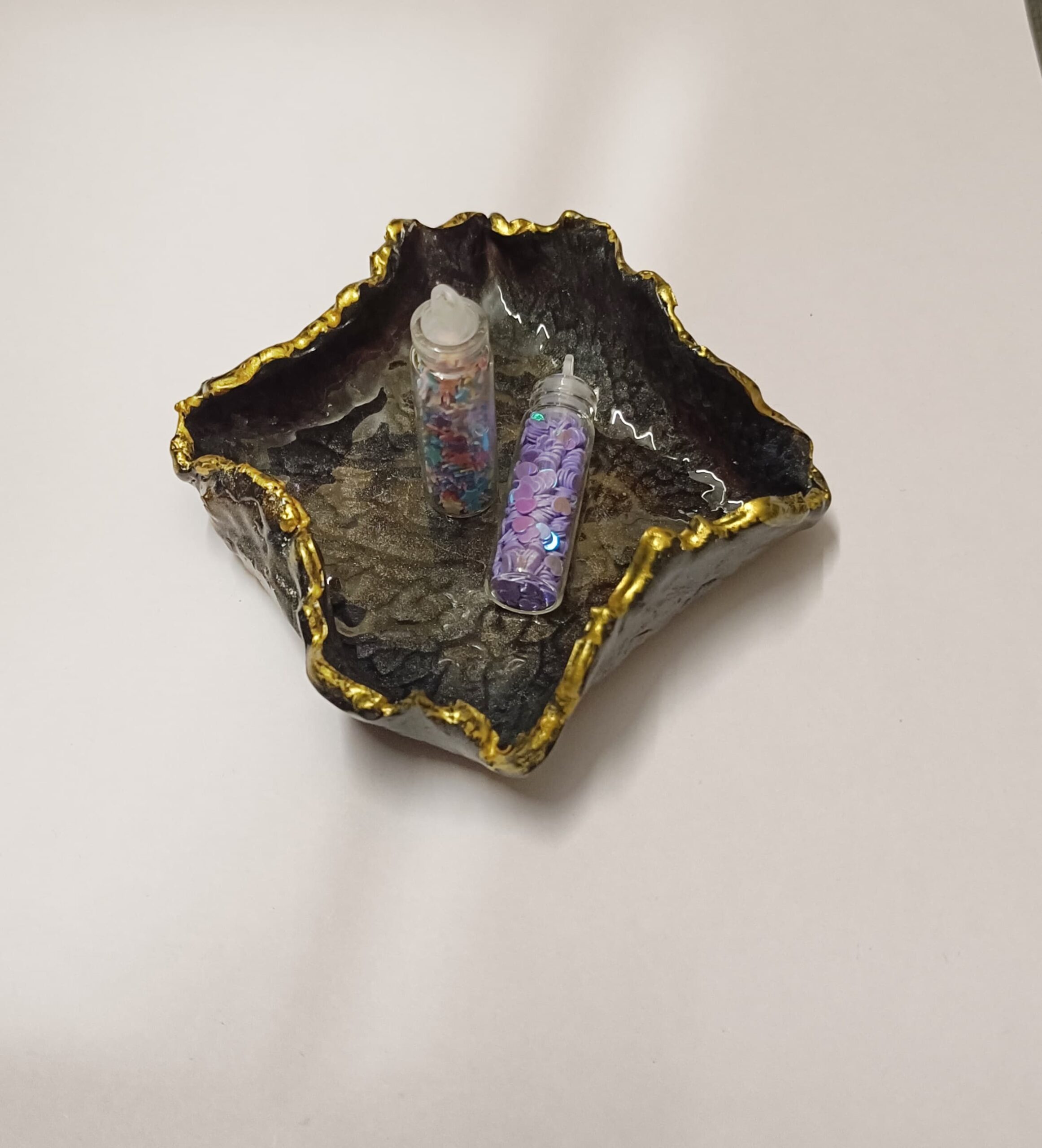 1000737987 Resin Trinket